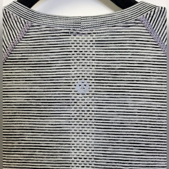 Lululemon training  t shirt - Picture 6 of 7